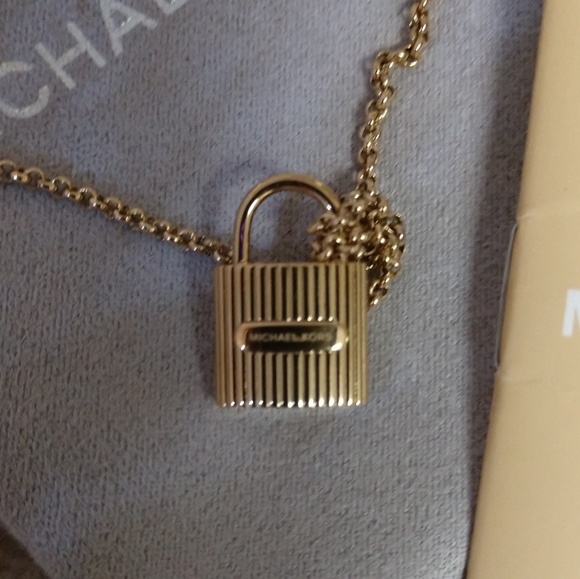 ✨Michael Kors padlock necklace - Picture 2 of 3